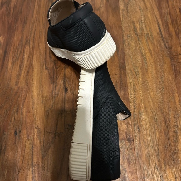 SOUL Naturalizer Women’s Size 10 Black Shoes With White Chinky Sole Comfy - Picture 1 of 4